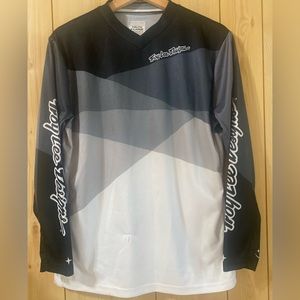 🔘Troy Lee Designs youth XL racing shirt 
🔘Size: youth XL